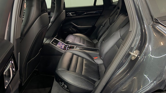 Porsche Panamera 4S 7 of 30