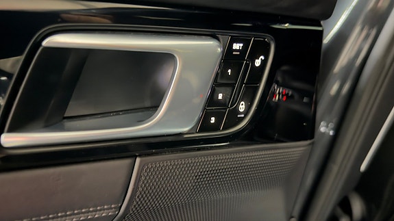 Porsche Panamera 4S 8 of 30