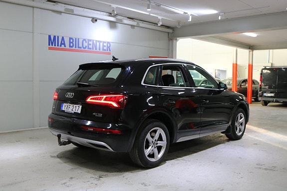 Audi Q5 2 of 22