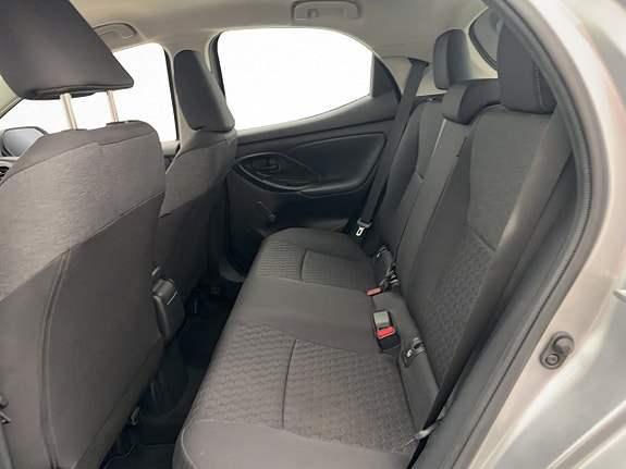 Toyota Yaris 25 of 30