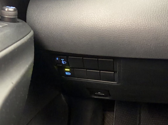 Toyota Yaris 12 of 30