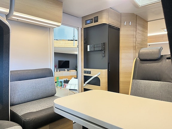 Adria MATRIX SELECT 670 SL (2027+TRUMA D6E+Aut 140hk+5 bält) 13 of 29