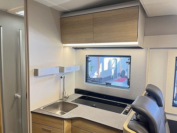 Adria MATRIX SELECT 670 SL (2027+TRUMA D6E+Aut 140hk+5 bält) 17 of 29