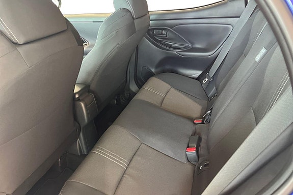 Toyota Yaris 13 of 21