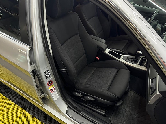 BMW 325i 16 of 20