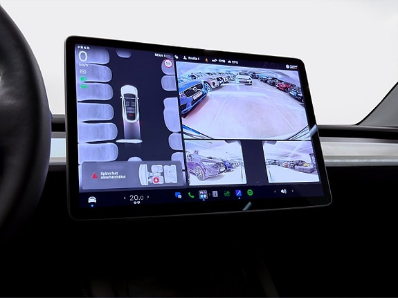 Tesla Model Y 16 of 19