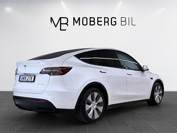 Tesla Model Y 5 of 19