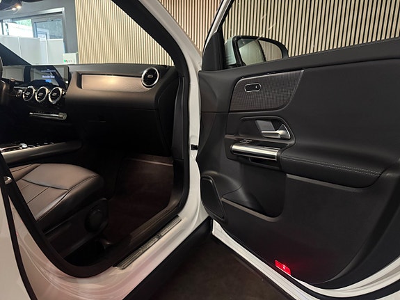 Mercedes-Benz GLA220 d 26 of 27