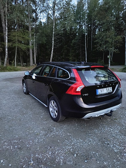 Volvo V60 2 of 10