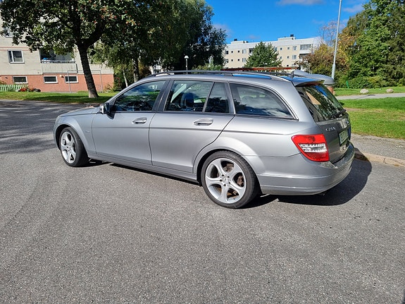 Mercedes-Benz C200 2 of 7