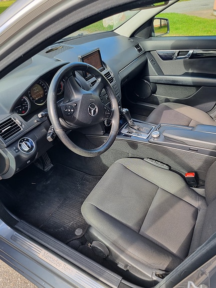 Mercedes-Benz C200 5 of 7
