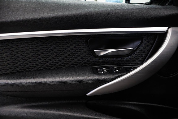 BMW 318d 15 of 28