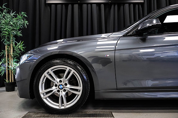 BMW 318d 4 of 28