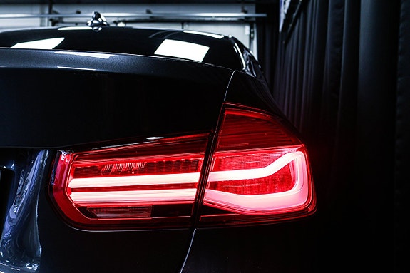 BMW 318d 8 of 28