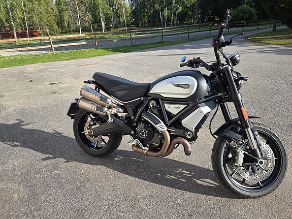 Ducati Scrambler 1100 3 of 5