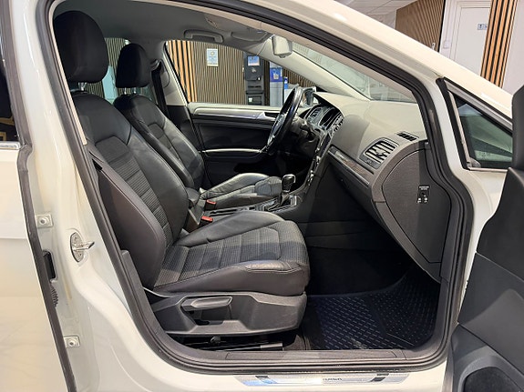 Volkswagen Golf Alltrack 24 of 30