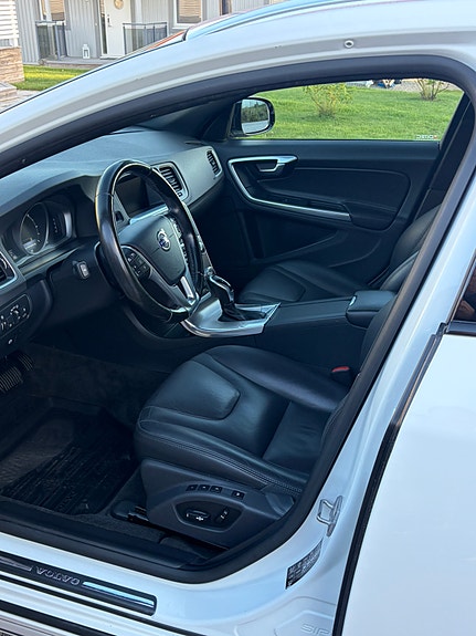 Volvo V60 Cross Country 5 of 8