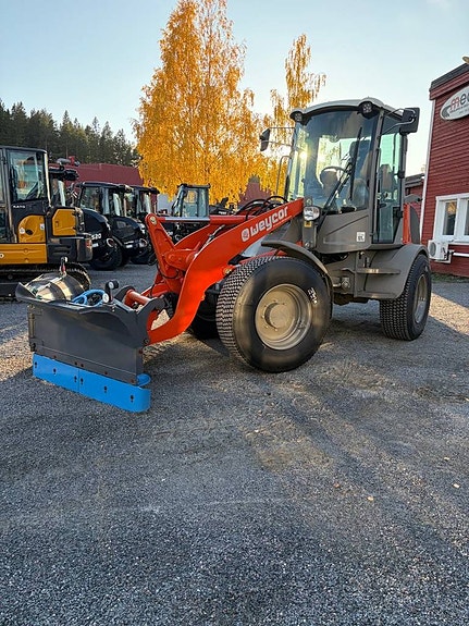Beg WEYCOR  65e  40 km nya däck v- däck   c- smörj 2 of 5