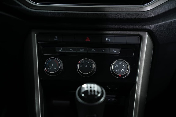 Volkswagen T-Roc 22 of 27