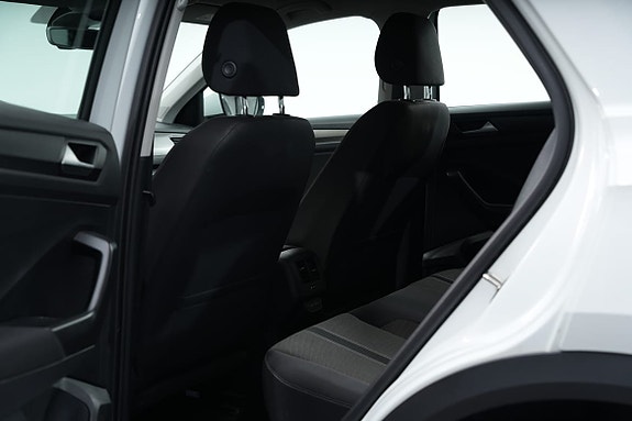 Volkswagen T-Roc 17 of 27