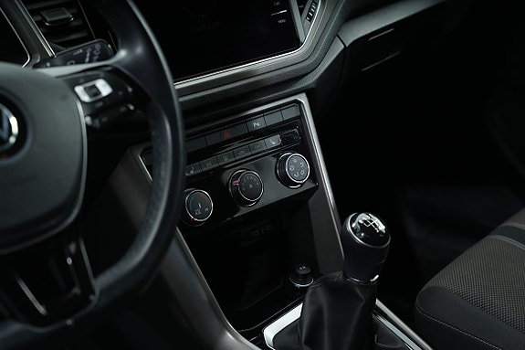 Volkswagen T-Roc 19 of 27
