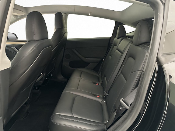 Tesla Model Y 17 of 30