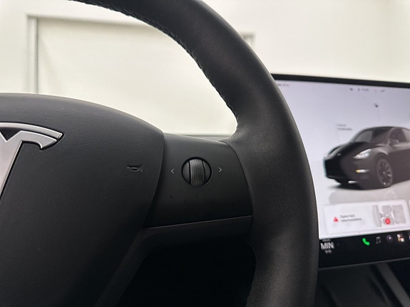 Tesla Model Y 29 of 30