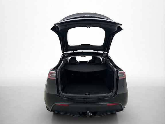 Tesla Model Y 11 of 30