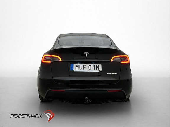 Tesla Model Y 8 of 30