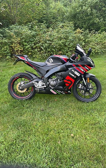 Aprilia RS 125 2 of 8