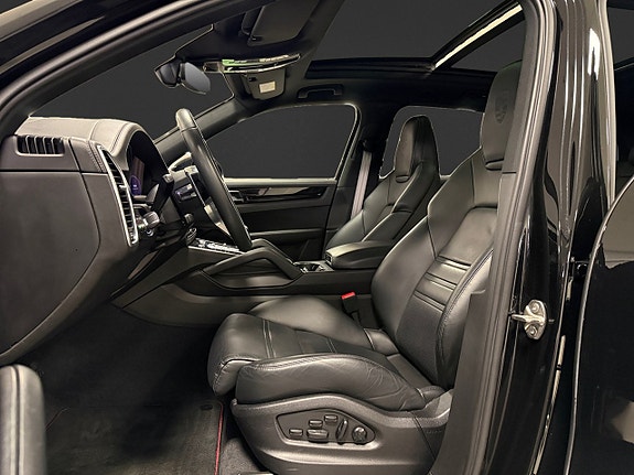 Porsche Cayenne 8 of 21