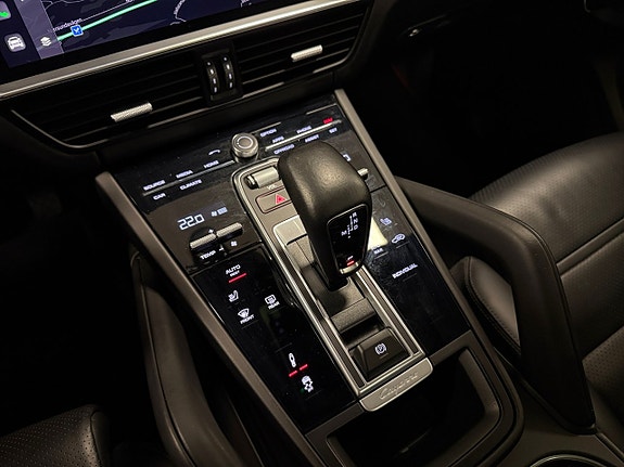 Porsche Cayenne 15 of 21