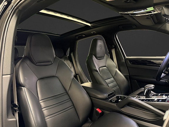 Porsche Cayenne 13 of 21