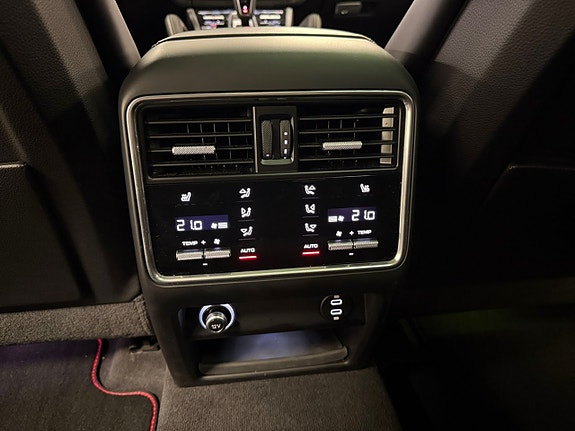 Porsche Cayenne 12 of 21