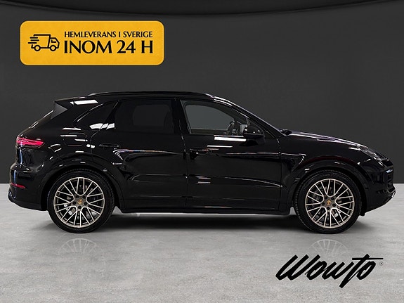 Porsche Cayenne 3 of 21