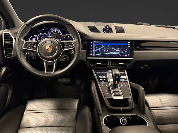 Porsche Cayenne 14 of 21
