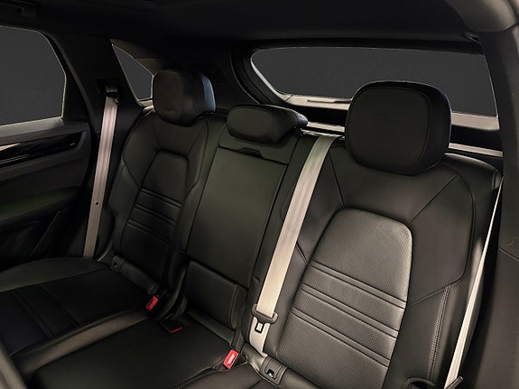 Porsche Cayenne 11 of 21