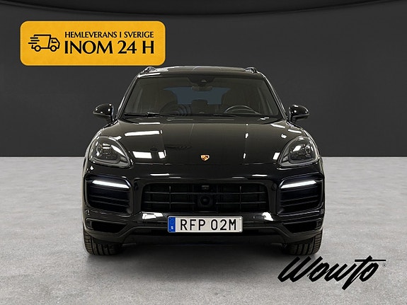 Porsche Cayenne 2 of 21