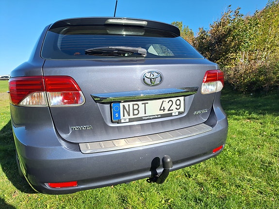 Toyota Avensis 2 of 14