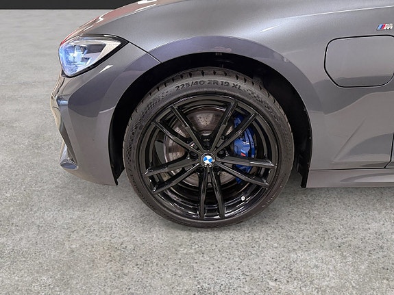 BMW 330e 18 of 19