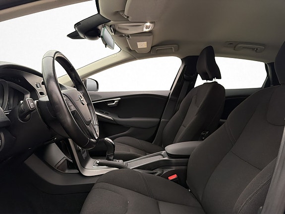 Volvo V40 12 of 30