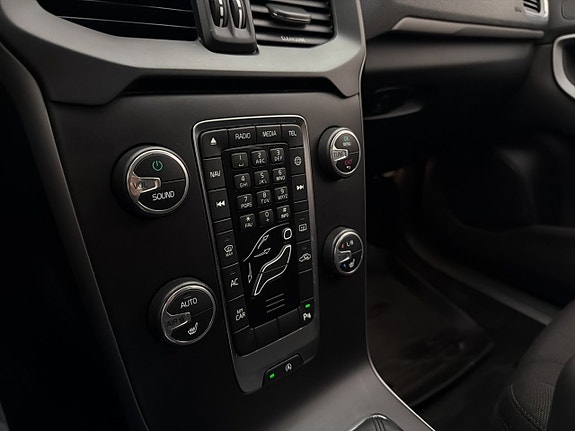 Volvo V40 22 of 30