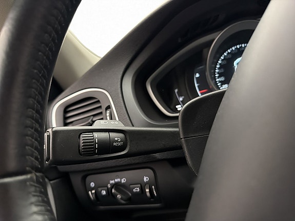 Volvo V40 14 of 30