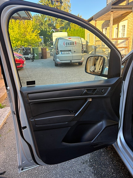 Volkswagen Caddy Maxi 17 of 30