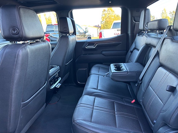 Chevrolet Silverado 1500 7 of 9