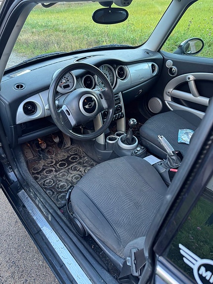 MINI Cooper 5 of 7
