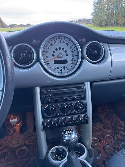 MINI Cooper 7 of 7