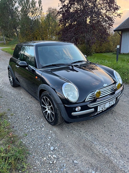 MINI Cooper 2 of 7