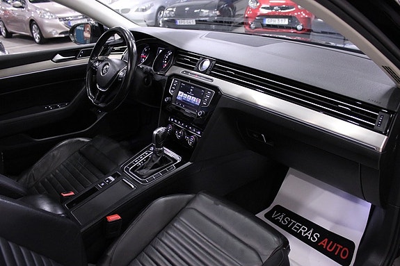 Volkswagen Passat 17 of 30