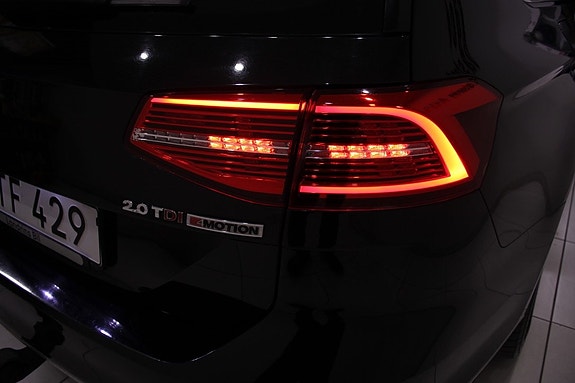 Volkswagen Passat 30 of 30